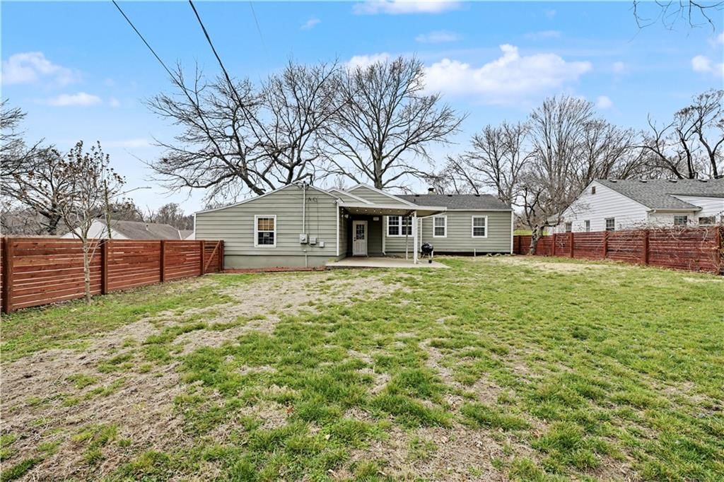 5645 Russell Street — photo 46