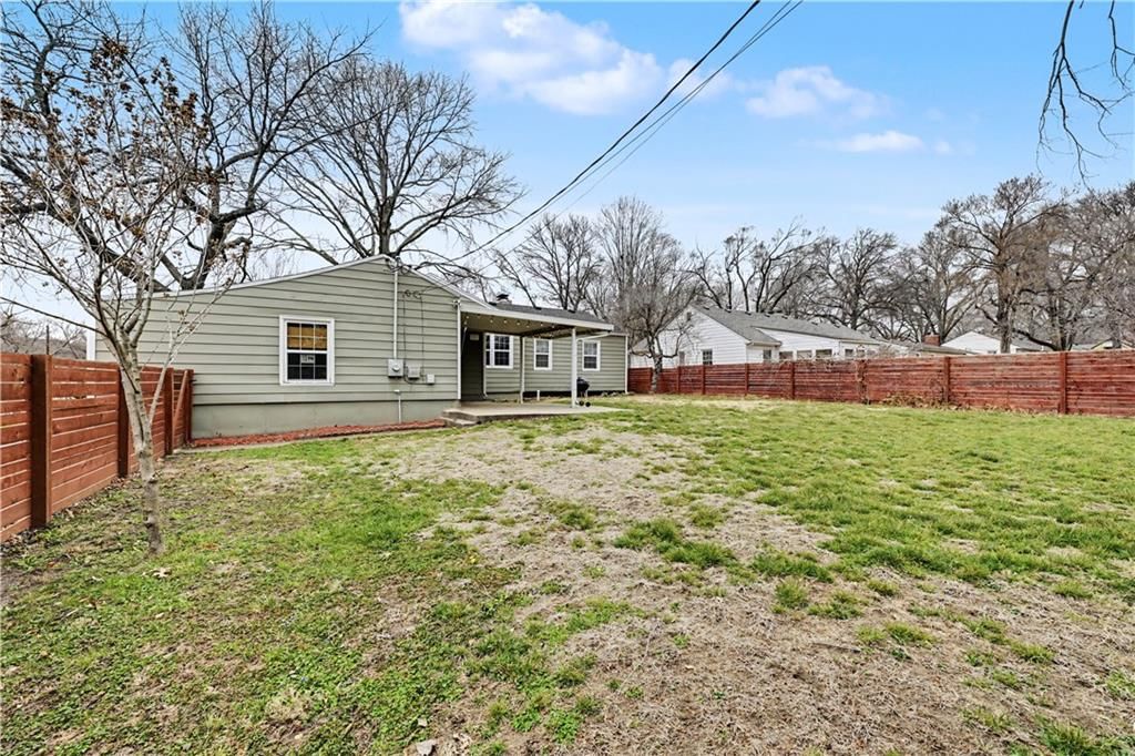 5645 Russell Street — photo 47
