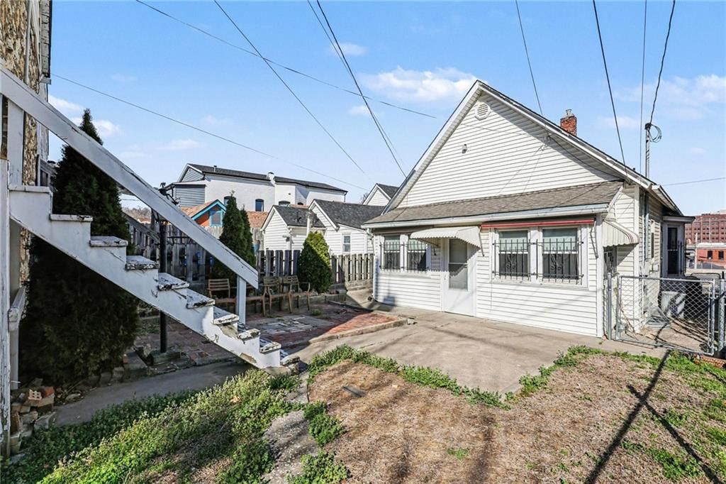 2122 Summit Street — photo 8