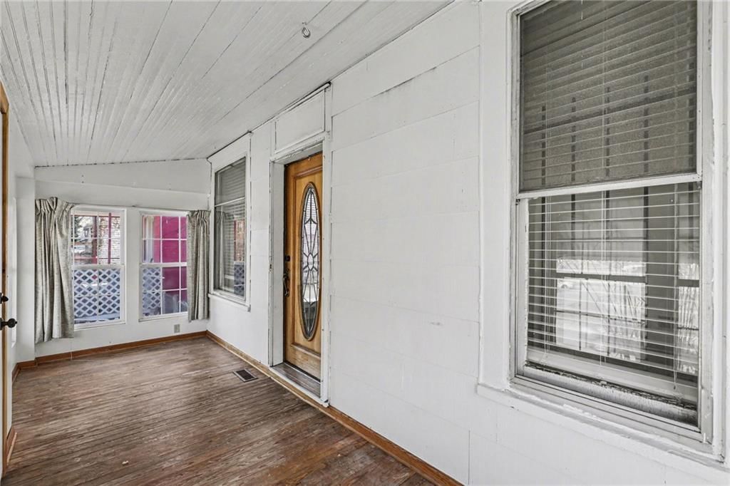 2122 Summit Street — photo 9