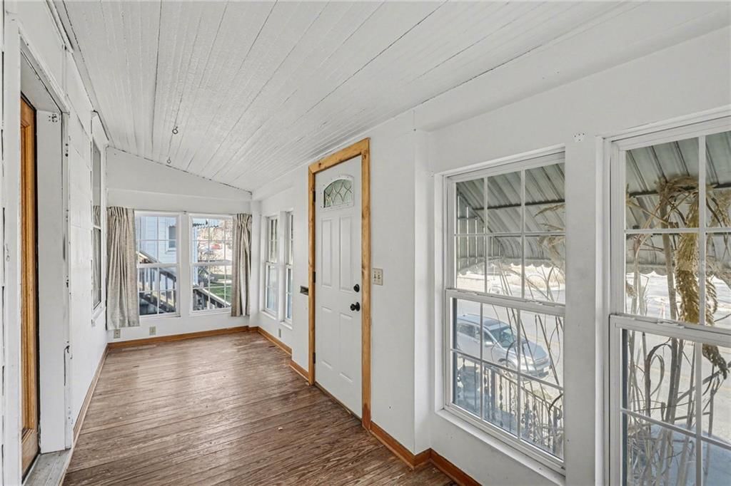 2122 Summit Street — photo 10