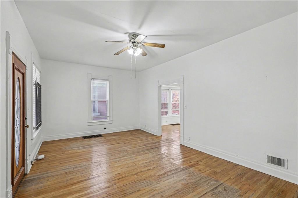 2122 Summit Street — photo 13