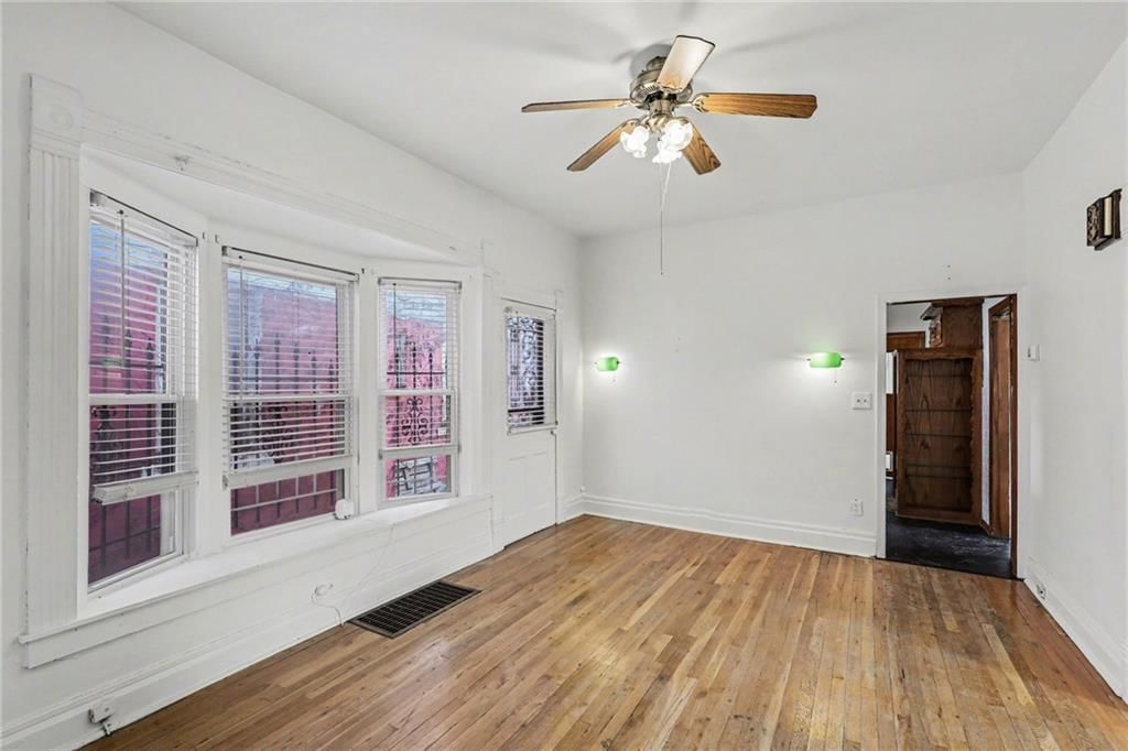 2122 Summit Street — photo 14
