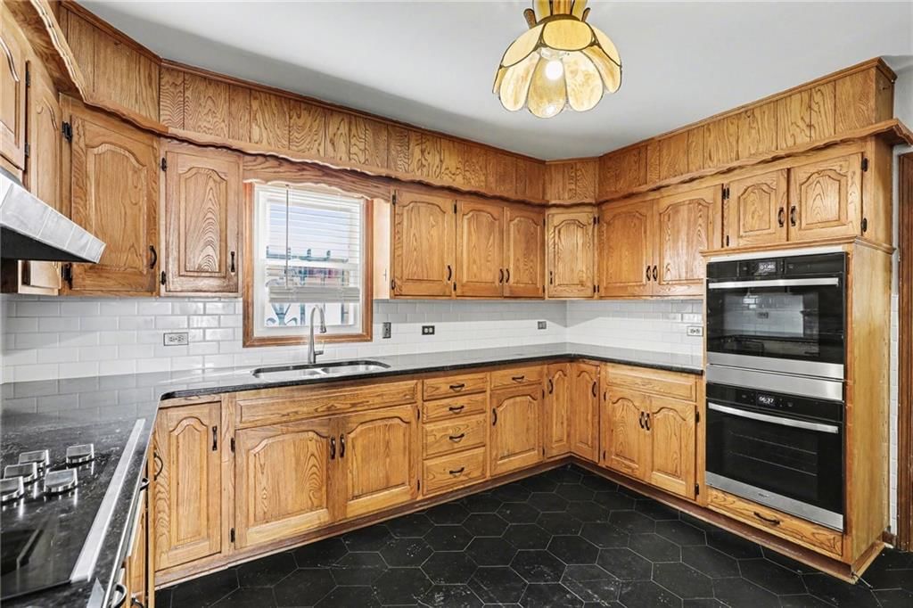 2122 Summit Street — photo 15