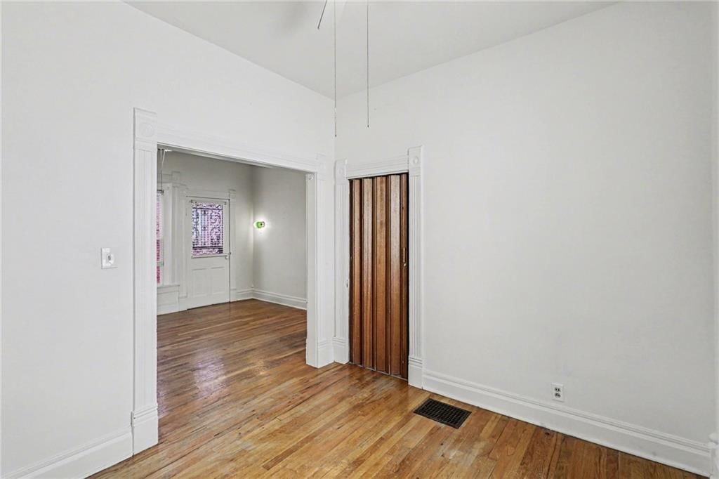 2122 Summit Street — photo 22