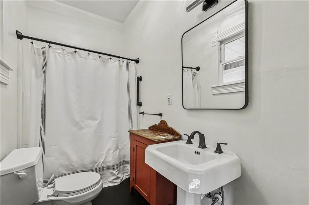 2122 Summit Street — photo 23