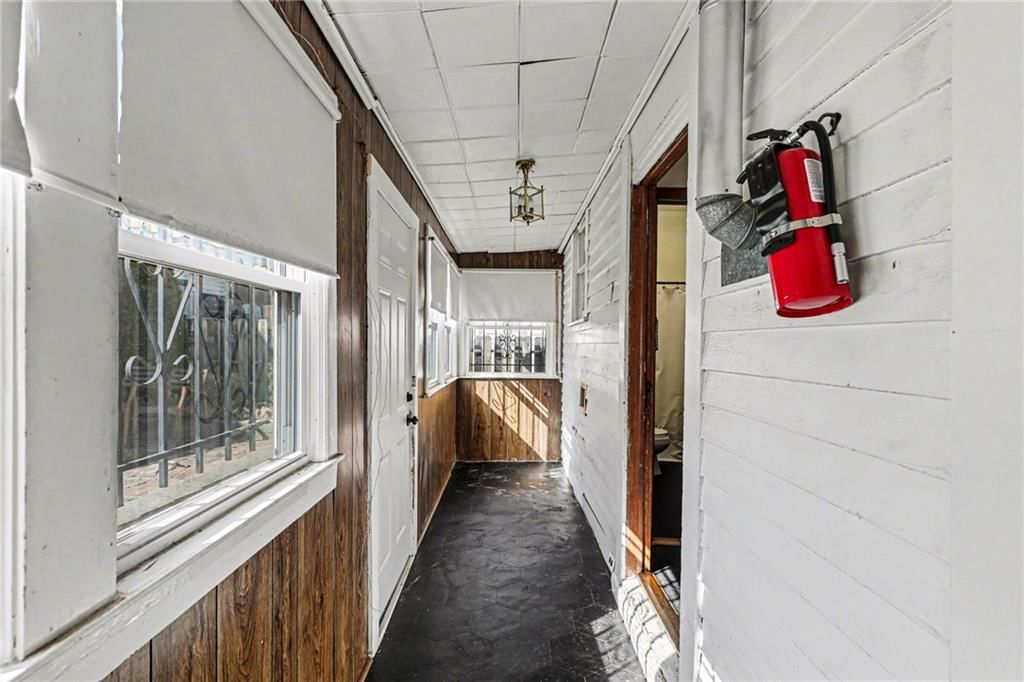 2122 Summit Street — photo 24