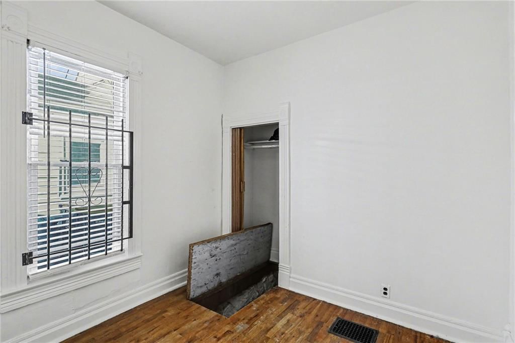 2122 Summit Street — photo 26