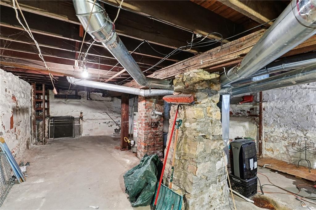 2122 Summit Street — photo 27