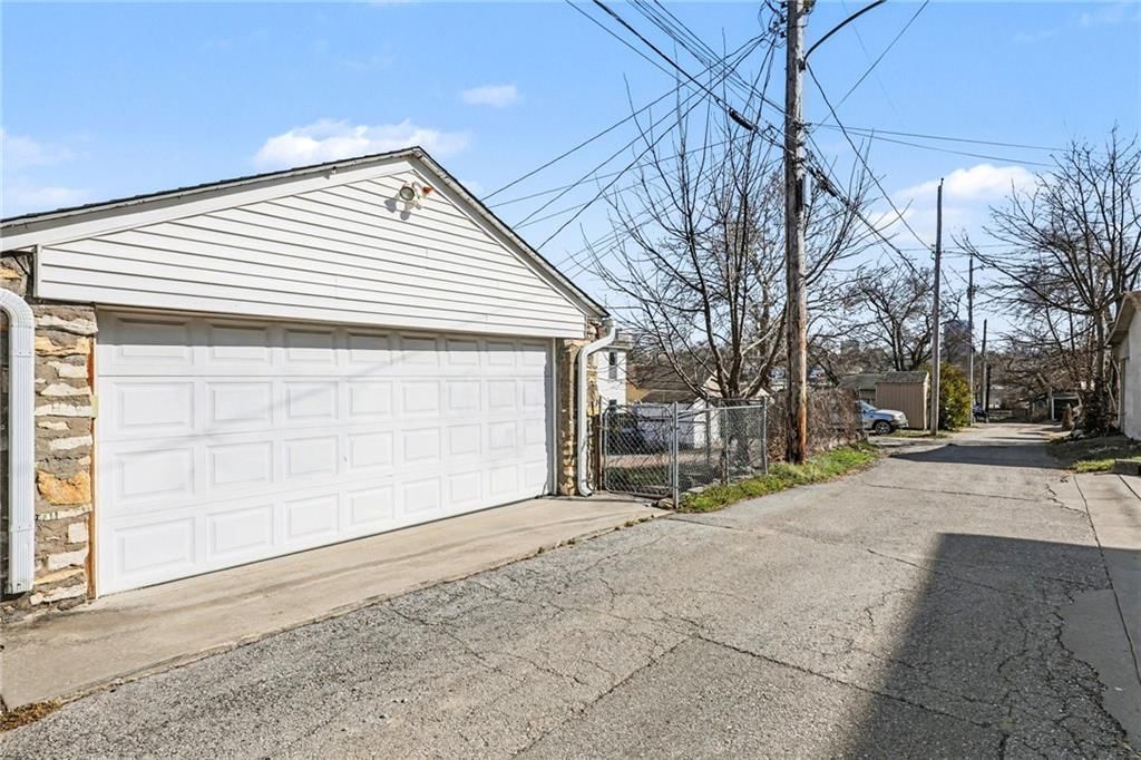 2122 Summit Street — photo 28