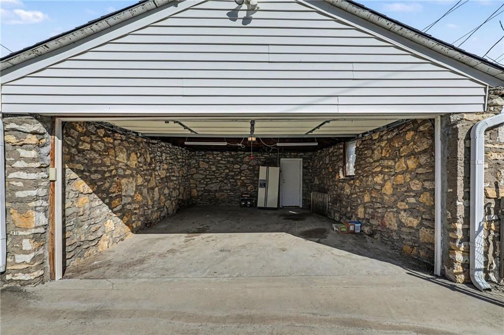 2122 Summit Street — photo 29