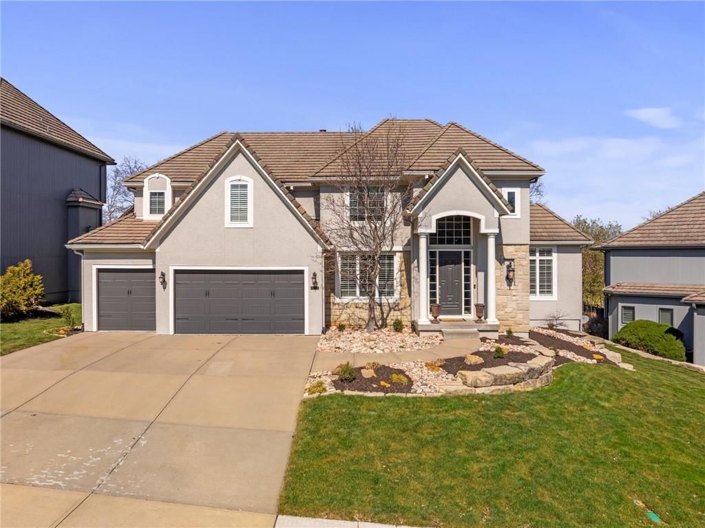 8926 Quail Ridge Lane, Lenexa, KS