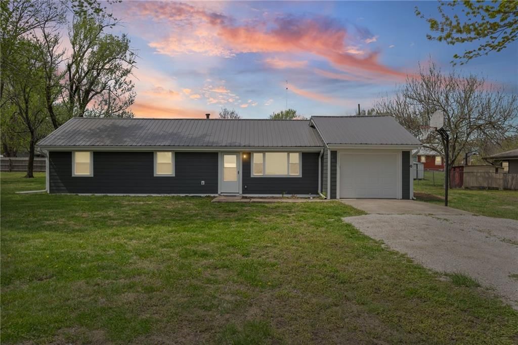 208 SW 1671st Road, Kingsville, MO