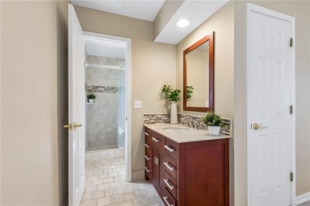 631 Cosby Street — photo 17