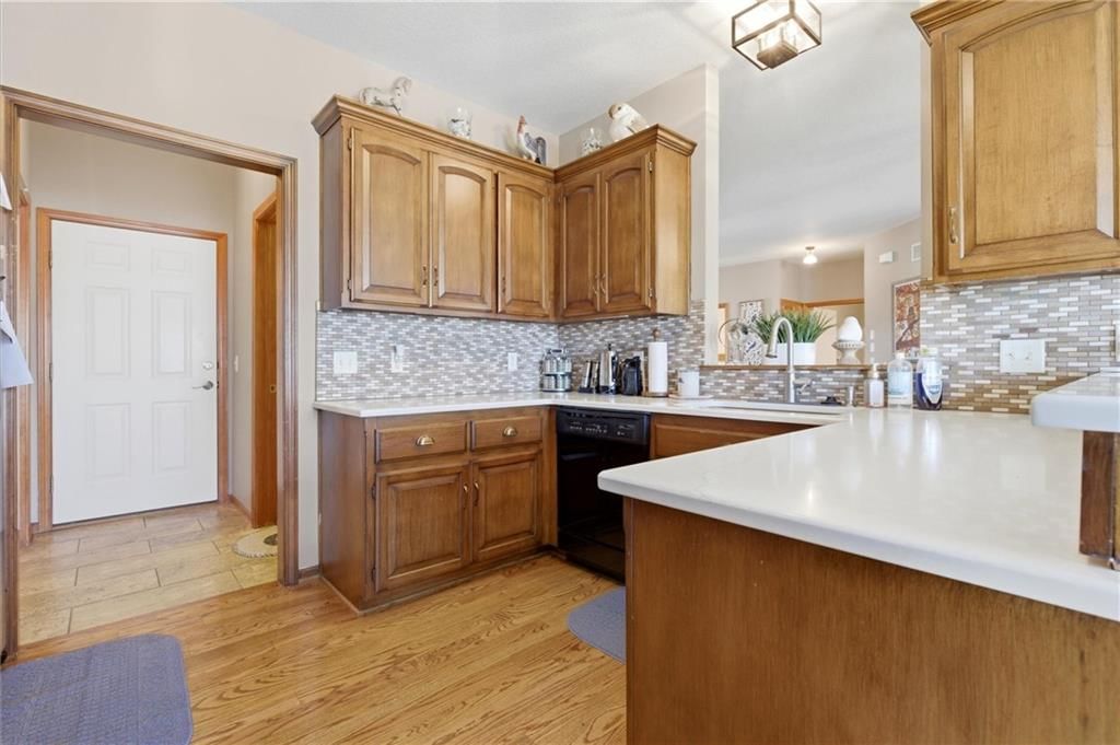 408 Victoria Avenue — photo 15