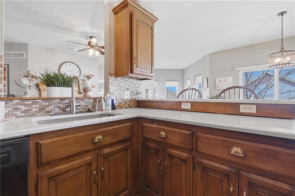 408 Victoria Avenue — photo 18