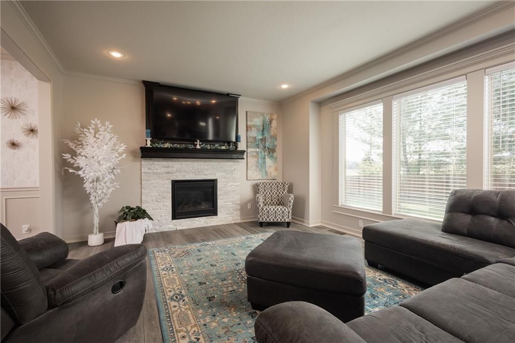 104 SW Greenbriar Drive — photo 8