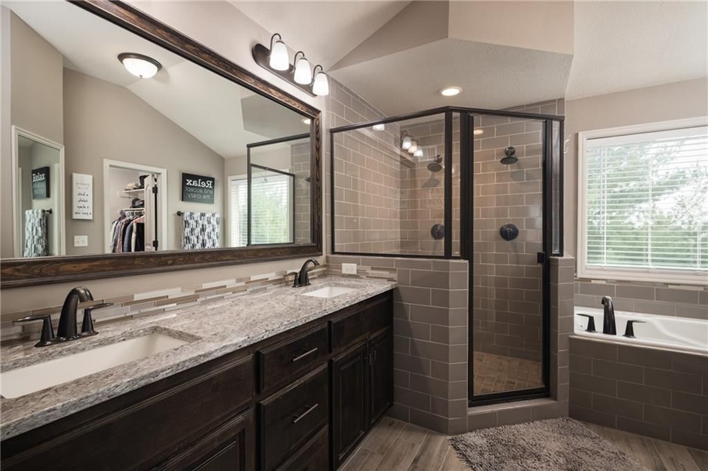 104 SW Greenbriar Drive — photo 24