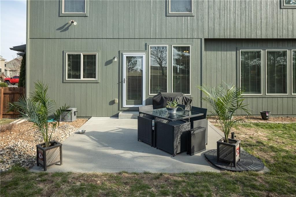 104 SW Greenbriar Drive — photo 41