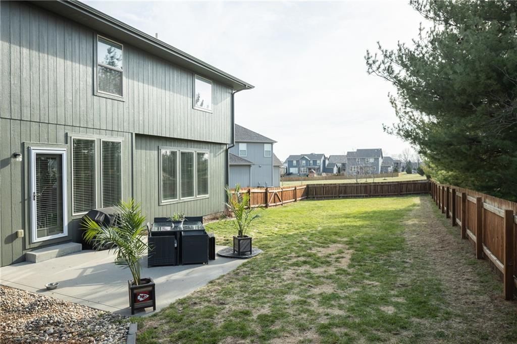 104 SW Greenbriar Drive — photo 42