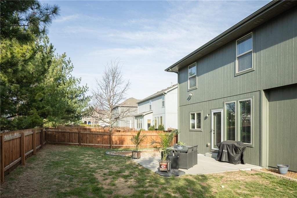 104 SW Greenbriar Drive — photo 43