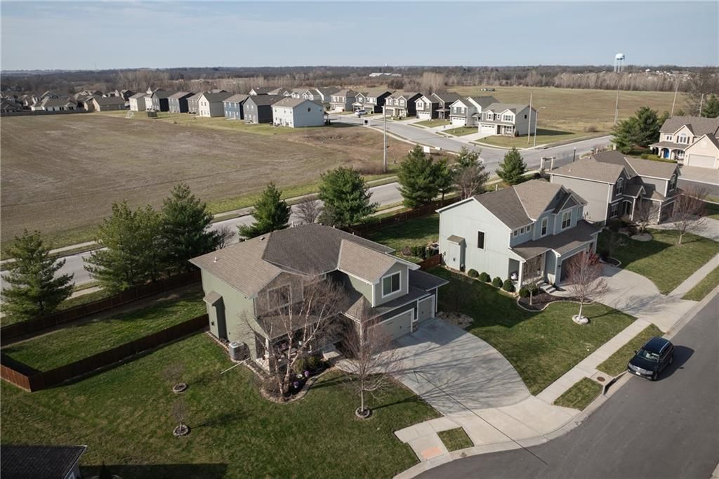 104 SW Greenbriar Drive — photo 48