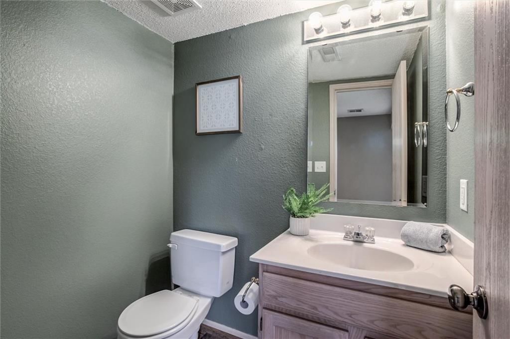 5820 NW Plantation Lane — photo 3