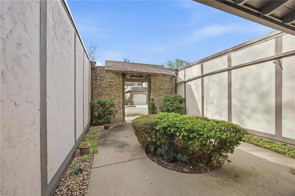 10217 Conser Street — photo 4