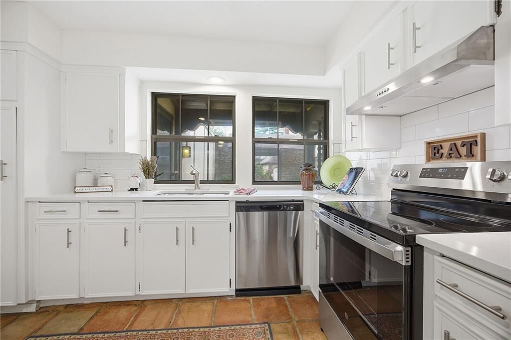 10217 Conser Street — photo 15