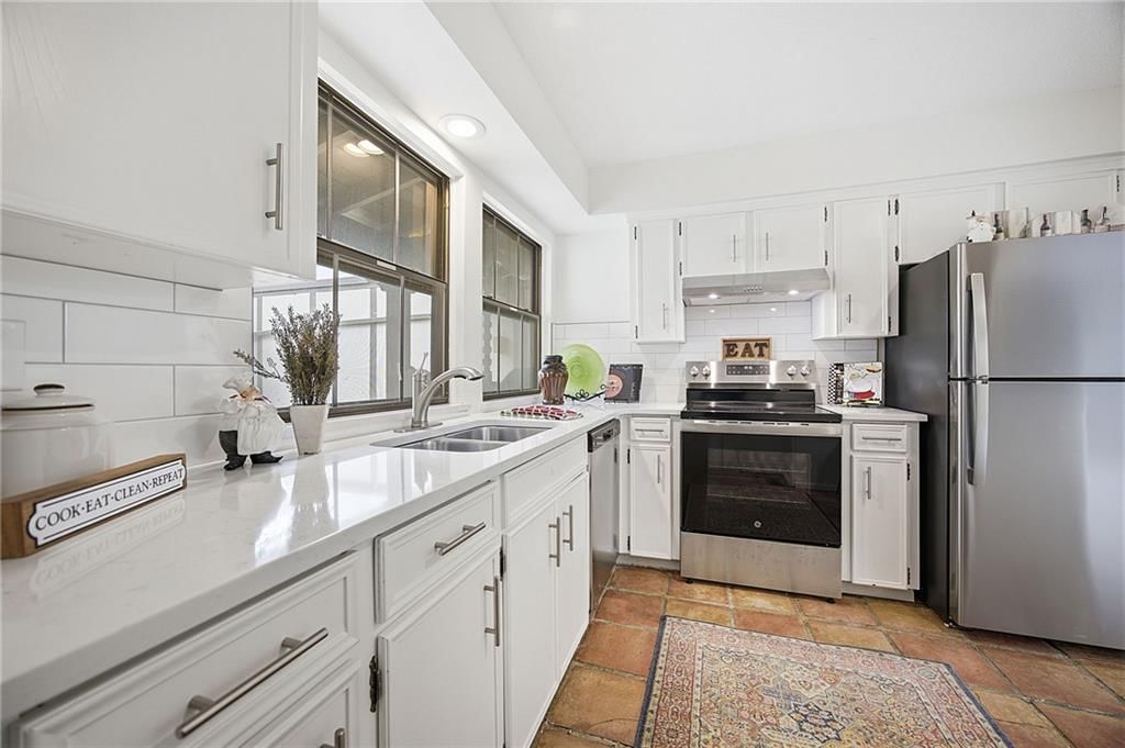 10217 Conser Street — photo 16