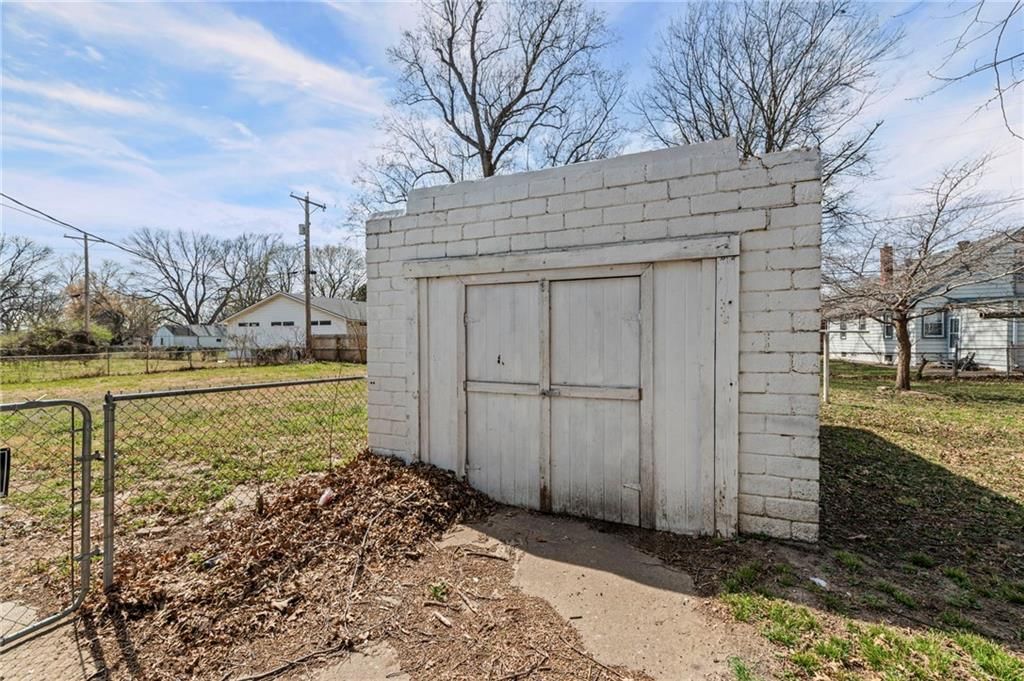 2104 S Norwood Avenue — photo 36