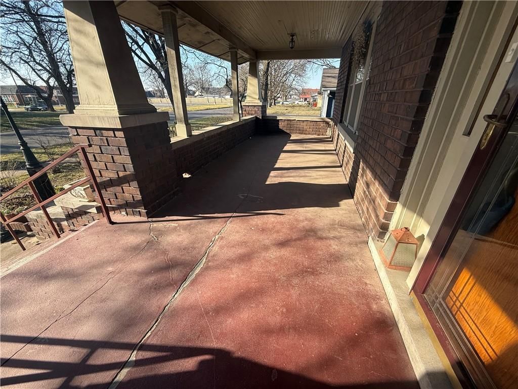 303 S Elm Street — photo 2