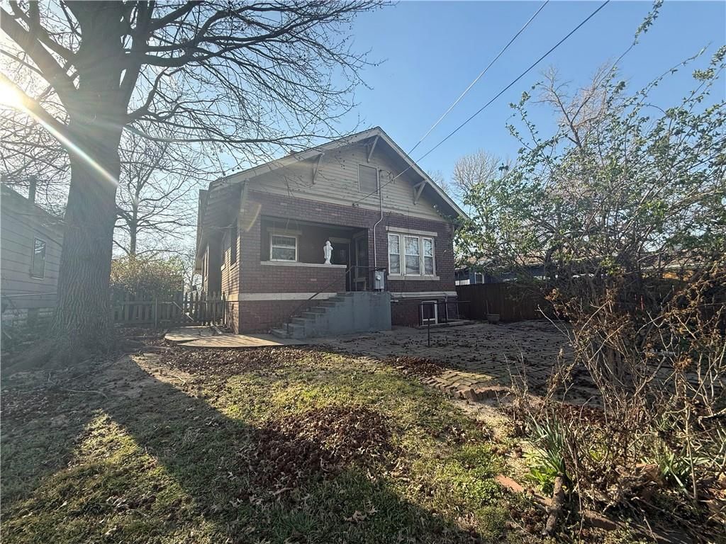 303 S Elm Street — photo 4