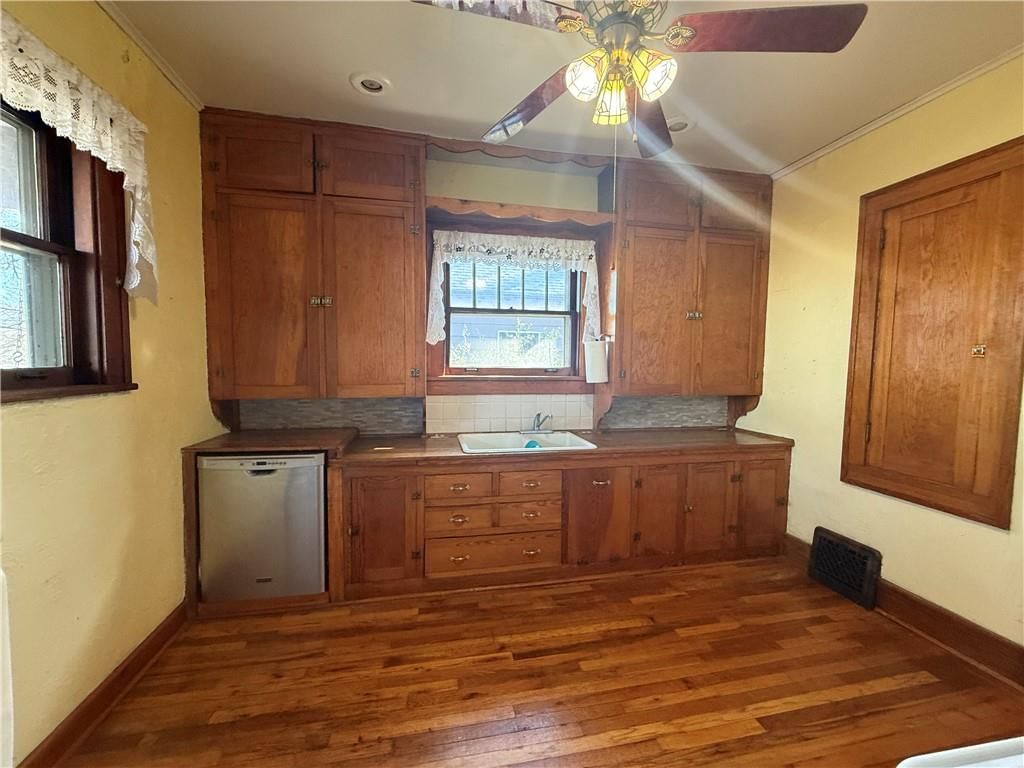 303 S Elm Street — photo 13