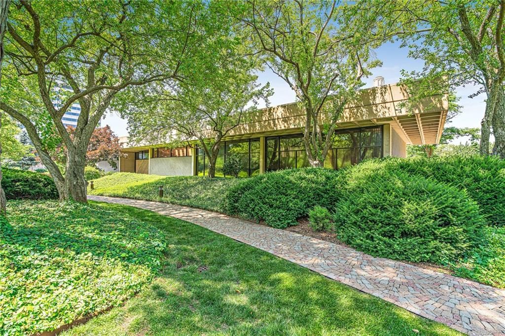 2510 Grand Boulevard — photo 25