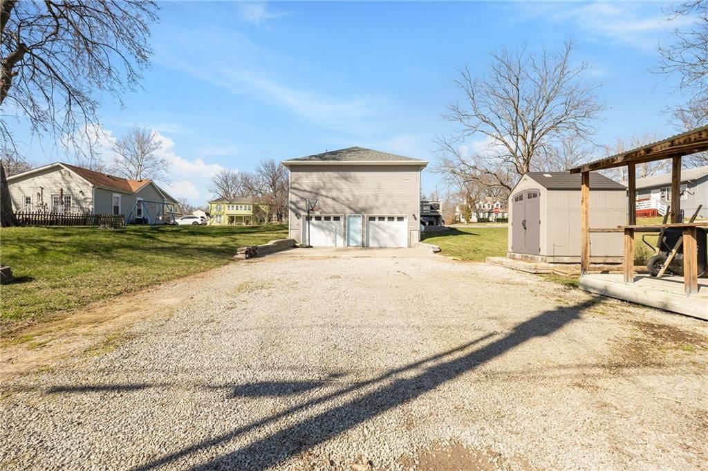 411 E McPherson Street — photo 37
