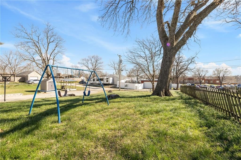 411 E McPherson Street — photo 41