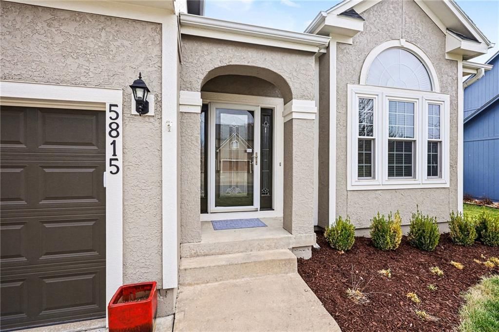 5815 Lakecrest Drive — photo 3