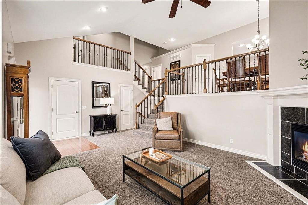 5815 Lakecrest Drive — photo 4