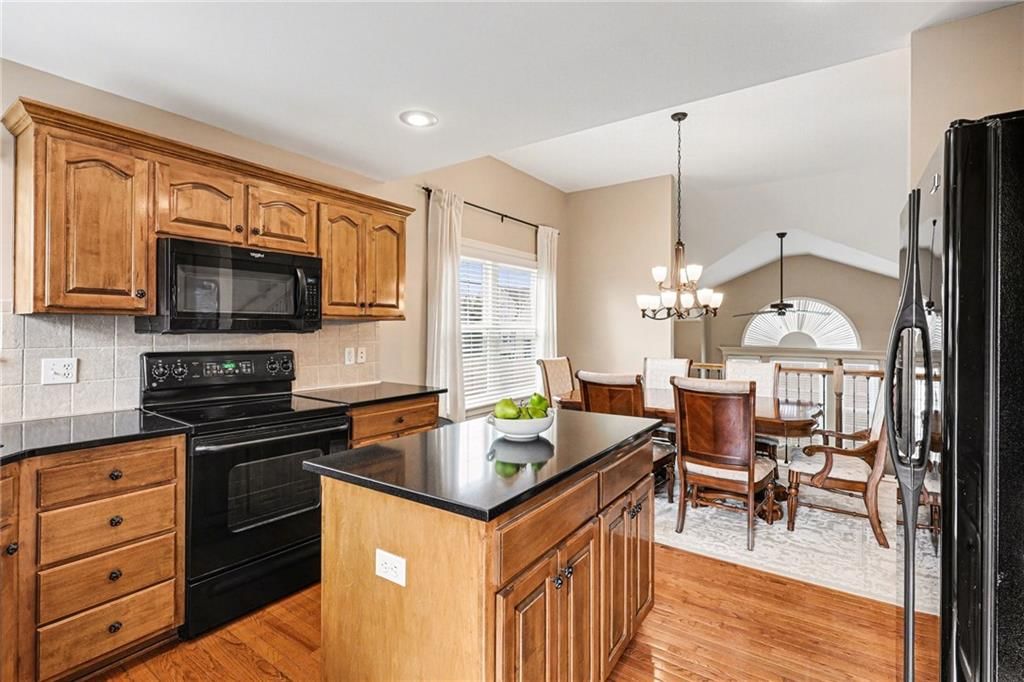 5815 Lakecrest Drive — photo 7