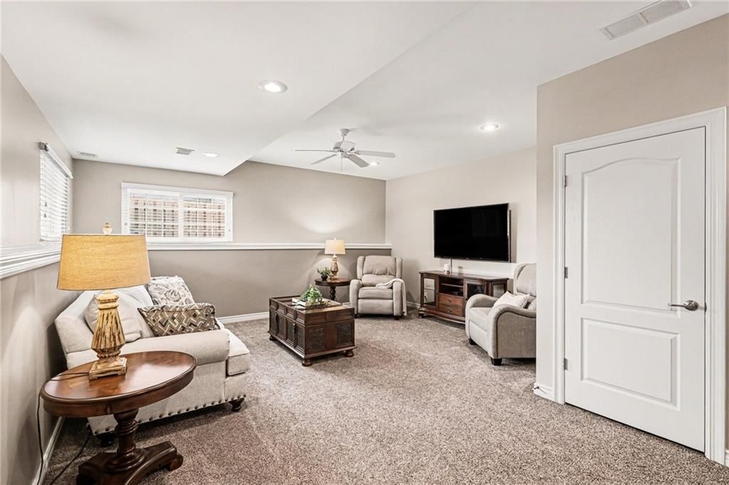 5815 Lakecrest Drive — photo 16