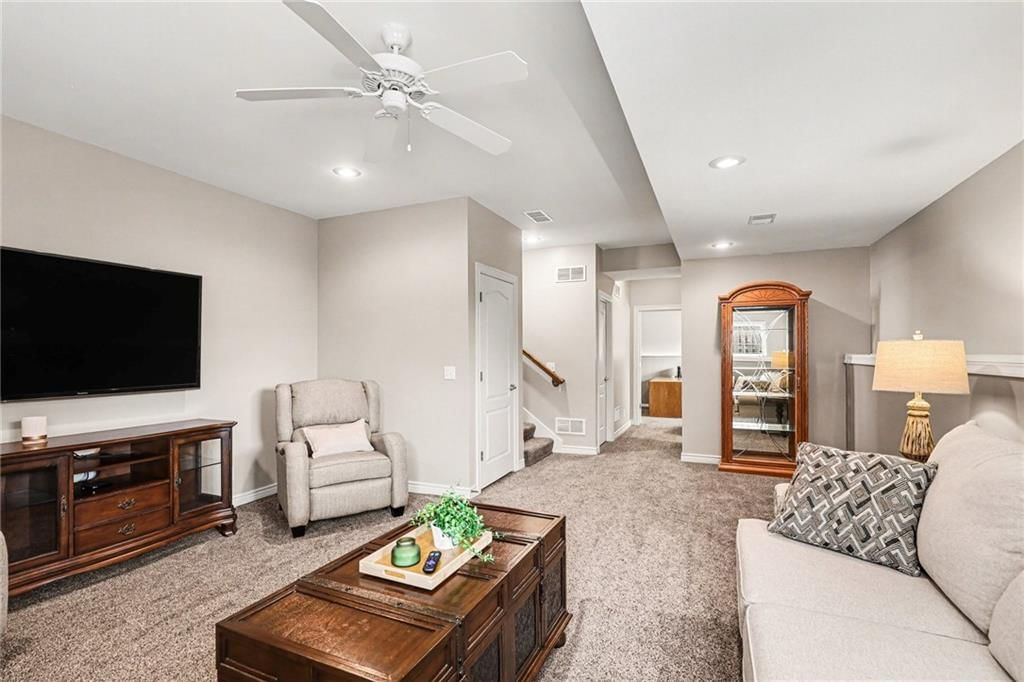 5815 Lakecrest Drive — photo 17