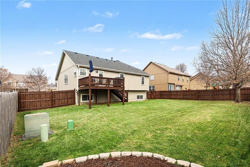 5815 Lakecrest Drive — photo 23