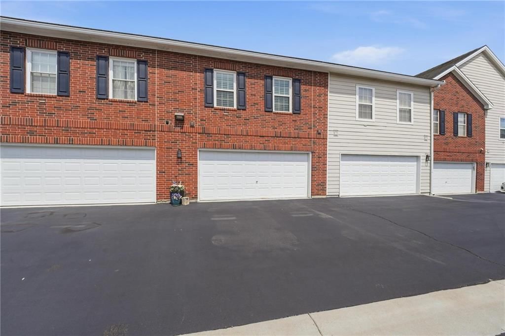 11624 TOMAHAWK CREEK Parkway — photo 41