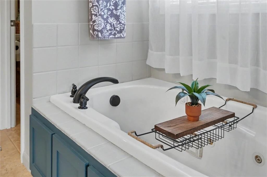 1008 Kathys Court — photo 12