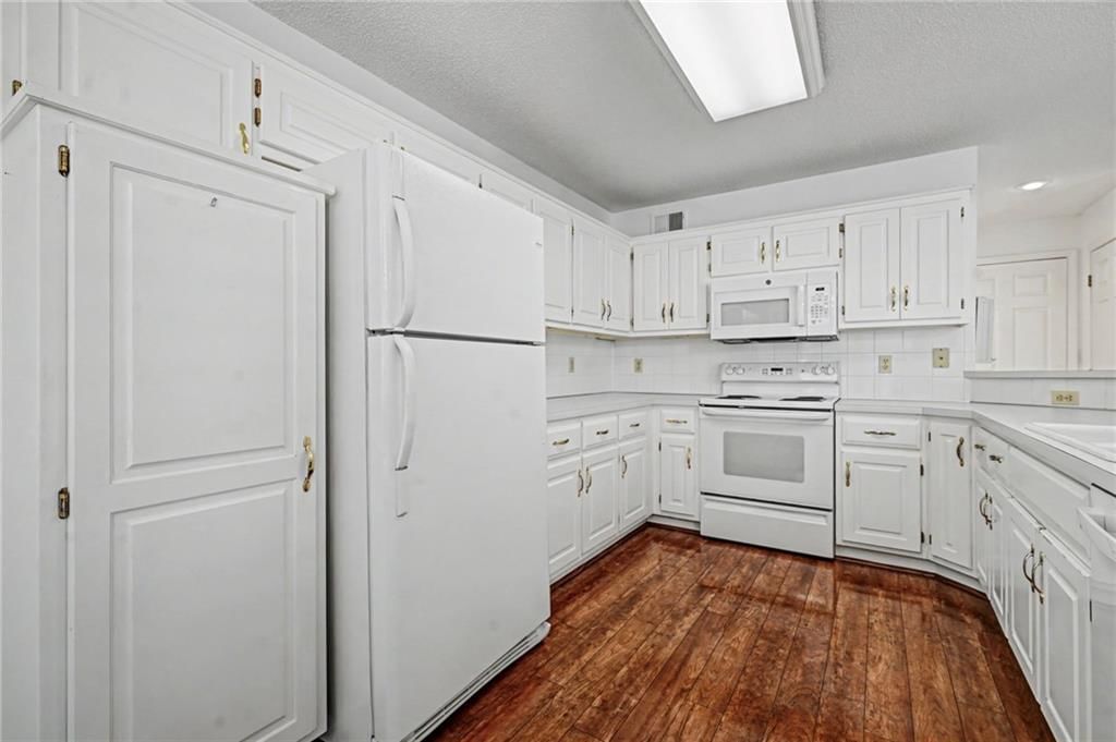 6817 W 156th Terrace — photo 7