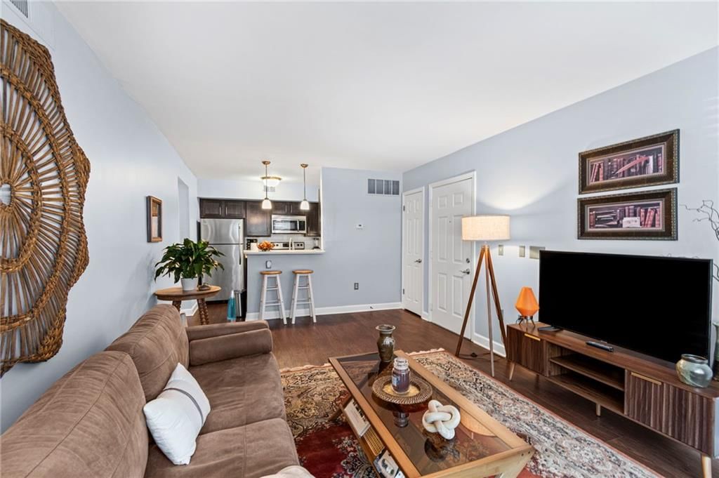 925 Washington Street — photo 10
