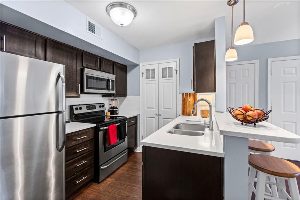 925 Washington Street — photo 12