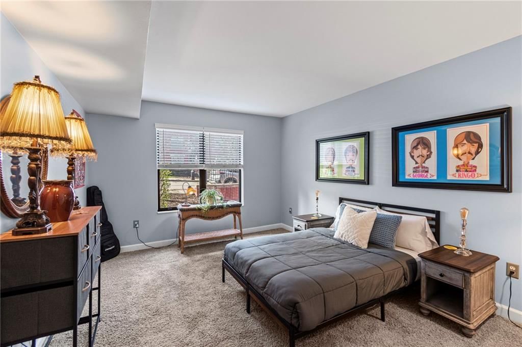 925 Washington Street — photo 15