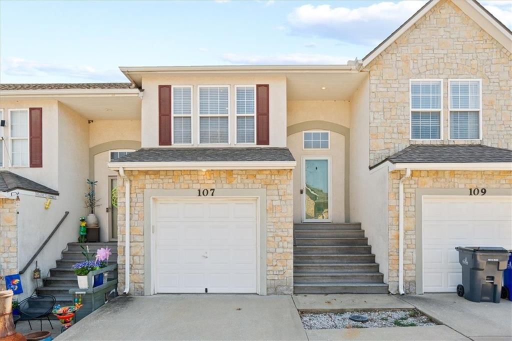 1201 N MART WAY Drive, Olathe, KS